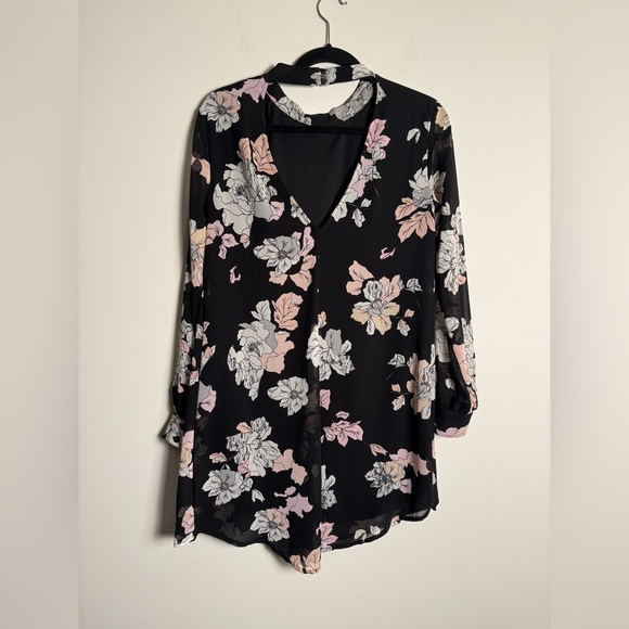 Astr White Cream Backless Sheath Dress with Bishop Sleeves - Picture 6 of 8